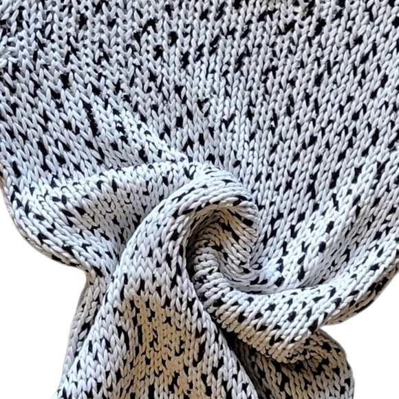 A.L.C Elegant White and Black Women's Top - Picture 8 of 9